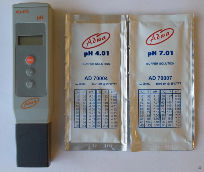 pH tester with calibration solution